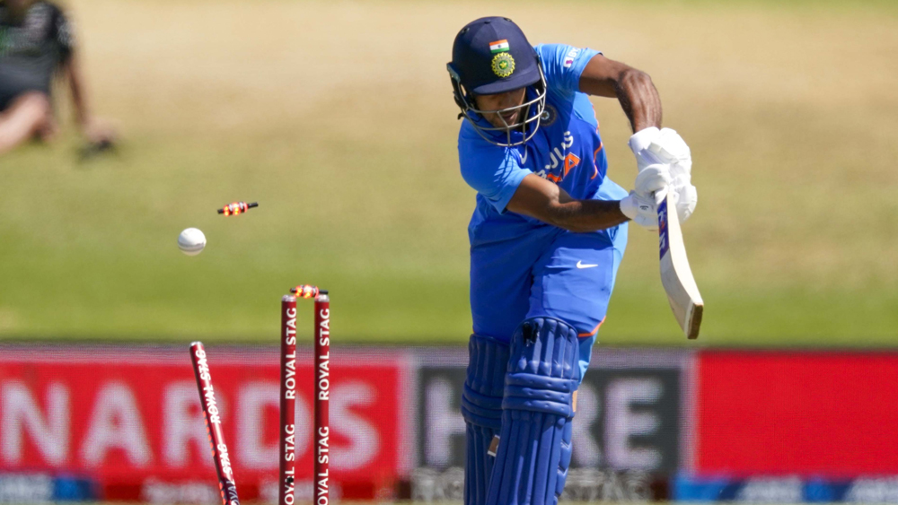 সুযোগ কাজে লাগাতে ব্যর্থ ময়াঙ্ক আগরওয়ালও। রোহিত শর্মা চোট পেয়ে ছিটকে যাওয়ায় শেষ মুহূর্তে ডাক পেয়েছিলেন একদিনের দলে। খেলেওছিলেন তিনটি একদিনের ম্যাচে। পৃথ্বী শ ও তিনি একসঙ্গে ওপেন করেছিলেন তিন ম্যাচে। দুই ওপেনারেরই একসঙ্গে অভিষেক ঘটেছিল একদিনের ক্রিকেটে।