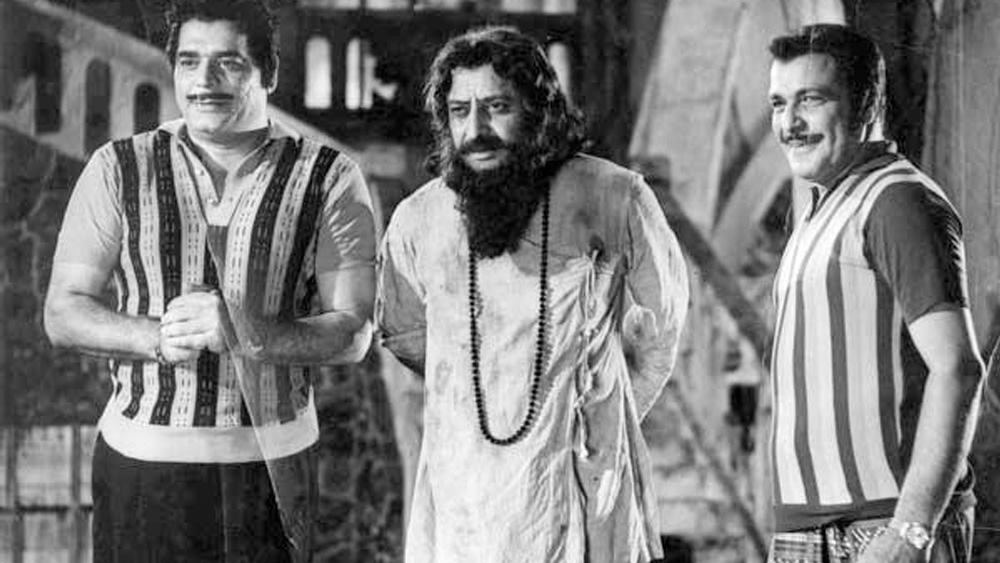 খলনায়কের ভূমিকাকে প্রাণ নিয়ে গিয়েছিলেন চরিত্রাভিনেতার পর্যায়ে। ১৯৬৮ থেকে ১৯৮২ অবধি তিনি পার্শ্বচরিত্রাভিনেতাদের মধ্যে সবথেকে বেশি পারিশ্রমিক পেতেন। ‘বড়ি বহেন’ ছবি থেকে প্রাণ তাঁর অভিনয়ের অন্যতম অংশ করে নিয়েছিলেন মুখ থেকে সিগারেটের ধোঁয়ার রিং ছাড়ার ম্যানারিজমকে। পরবর্তী কালে তাঁর বেশ কিছু ছবিতে ফিরে এসেছে এই ম্যানারিজম।