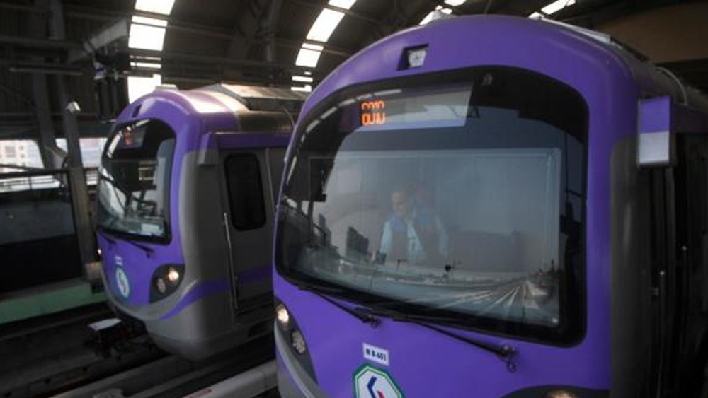 সব ট্রেন বাতানুকূল। থাকছে স্বয়ংক্রিয় ব্যবস্থা। প্রত্যেক কামরায় হুইলচেয়ার থাকবে। এছাড়াও বয়স্ক এবং অশক্ত যাত্রীদের জন্য প্রতি স্টেশনে একাধিক লিফট, এসক্যালেটরের ব্যবস্থা থাকছে।