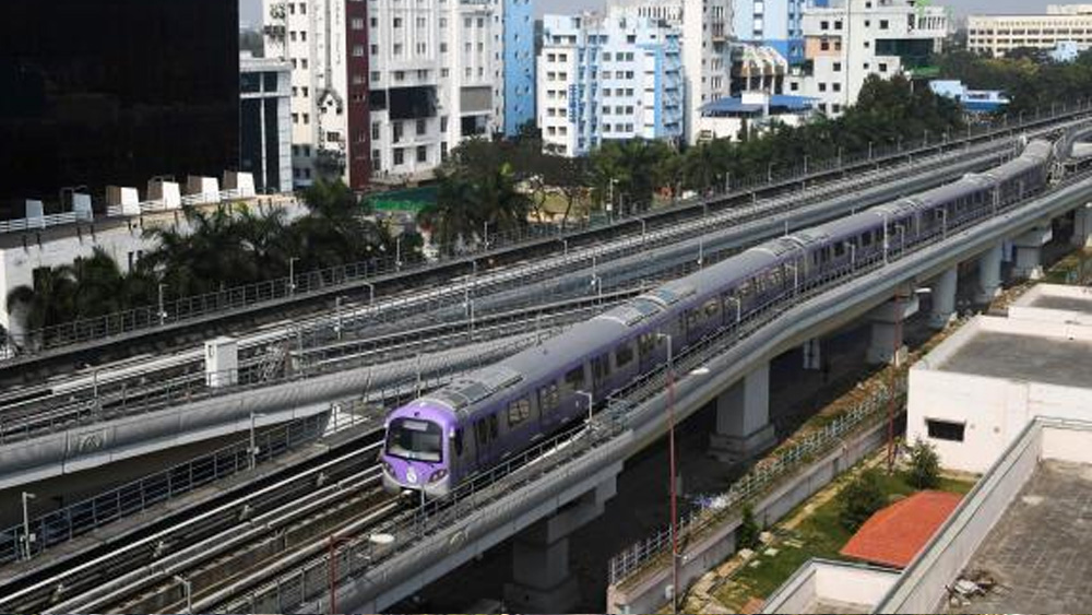ট্রেনের ভাড়া প্রথম দু’কিলোমিটারের জন্য ৫ টাকা। সর্বাধিক ১০ টাকা। কলকাতা মেট্রোর স্মার্ট কার্ডও ব্যবহার করা যাবে।
(ছবি: আর্কাইভ)