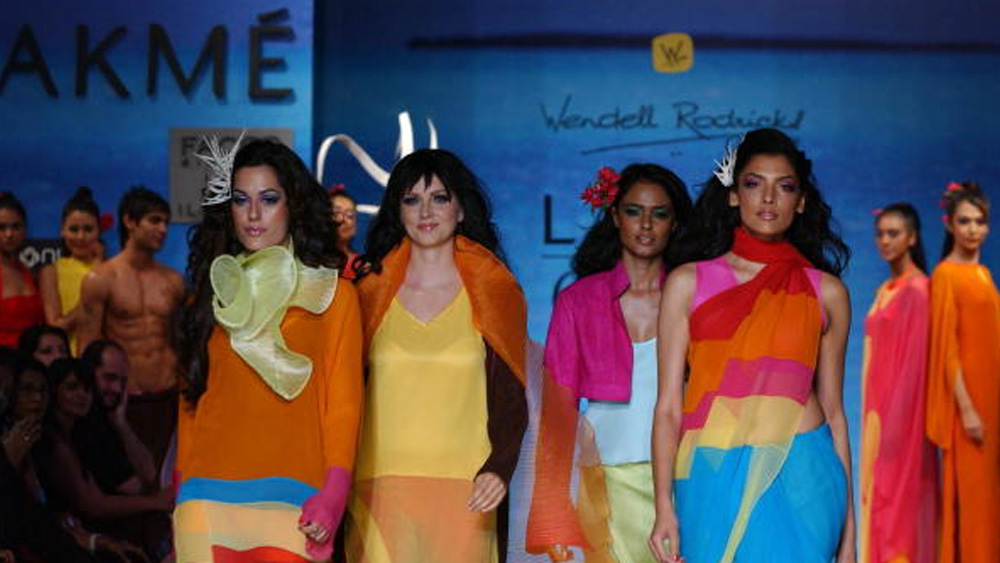 প্রথম ভারতীয় ফ্যাশন ডিজাইনার হিসেবে তিনি আমন্ত্রিত হয়েছিলেন বিশ্বের বৃহত্তম বস্ত্রমেলায়। প্যারিস, দুবাই-সহ বিশ্বের বিভিন্ন শহরে প্রথমসারির ফ্যাশন শো-য়ে তাঁর সৃষ্টির সম্ভার নিয়ে অংশ নিয়েছেন রডরিক্স।