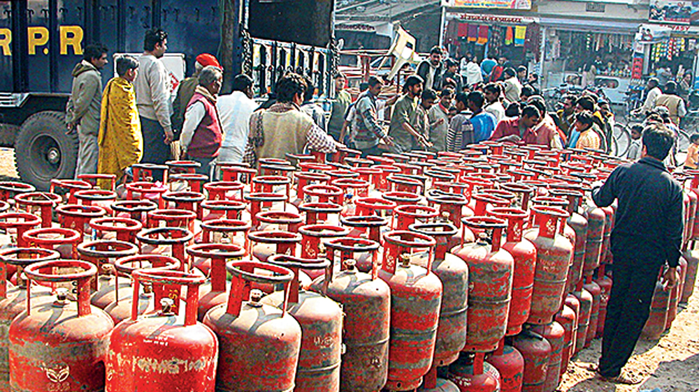 Domestic gas Cylinder price increased by almost 150 rupees, opposition are blaming center