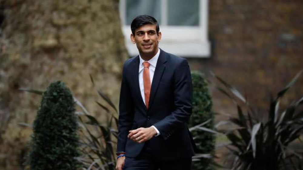 সম্প্রতি ব্রিটিশ মন্ত্রিসভায় রদবদলের জেরে বাদ যায় আগের অর্থমন্ত্রী সাজিদ জাভিদের নাম। ট্রেজারি সেক্রেটারি হিসেবে দায়িত্ব সামলানোর সময় সাজিদ জাভিদের ‘নাম্বার টু’ হিসেবে কাজ করছিলেন সুনক।