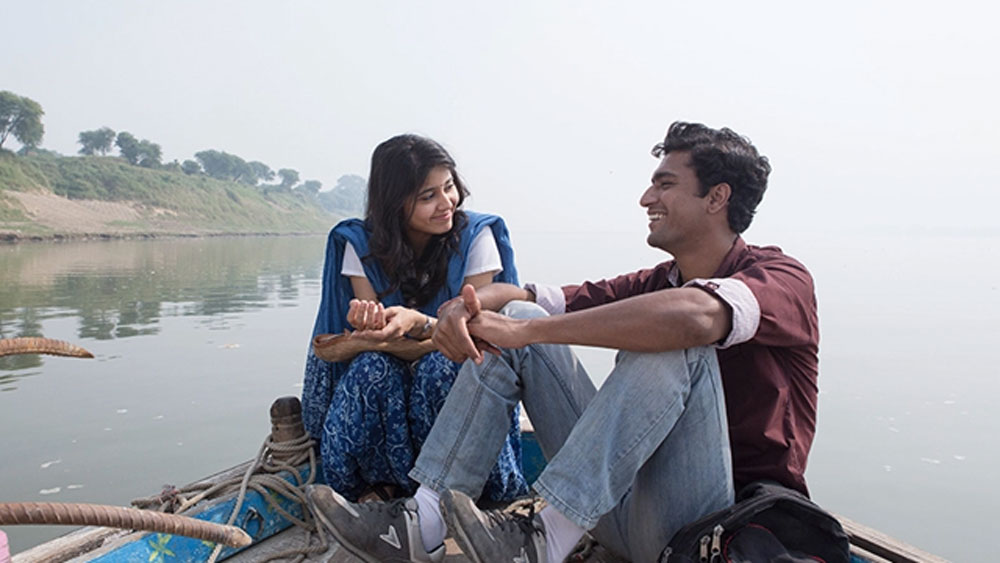 মাসান: ২০১৫ সালের ফিল্ম এটা। চিত্রনাট্যই হল ছবির নায়ক। আর এ ছবির প্রকৃত নায়ক যদি বলতে হয়, তা অবশ্যই চিত্রনাট্য। সঙ্গে ছিল ভিকি কৌশলের অনবদ্য অভিনয়। এই দুইয়ের মিশেলে ‘মাসান’ প্রতিটি ফিল্মপ্রেমীর হৃদয়ে গাঁথা হয়ে রয়েছে।