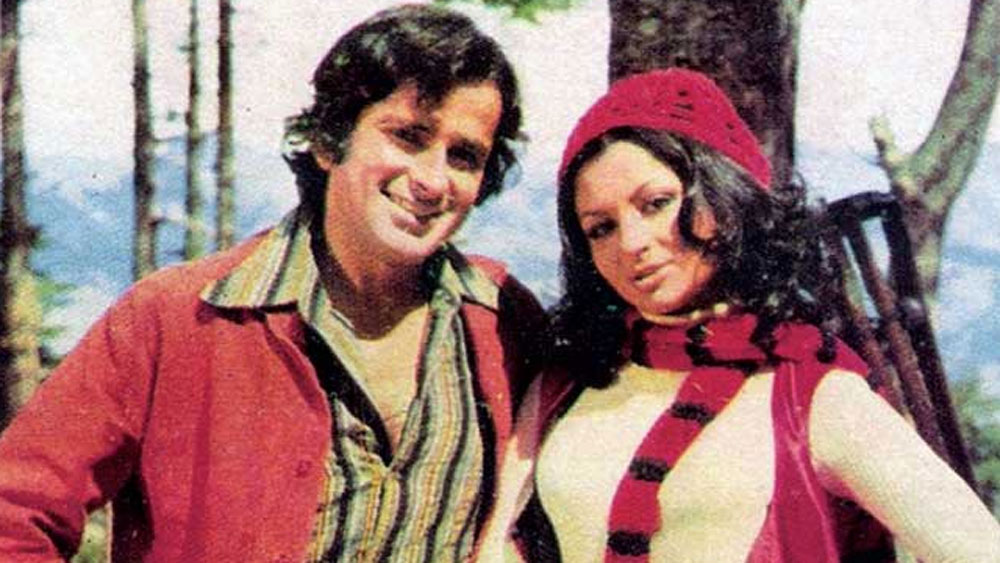 ১৯৯৫ সালে ওই সাক্ষাৎকারে শশী জানান, মা রামসারনি মেহরা কপূর তাঁকে ‘ফ্লাকি’ বলে ডাকতেন। কারণ, শশীর জন্ম তাঁর মা একেবারেই মেনে নিতে পারেননি। শশীর আগে তাঁর আরও চার ভাই ছিলেন। রাজ কপূর এবং শাম্মি কপূরের মাঝের দু'জন মারা যান। তারপর তাঁদের একটা বোন হয়।