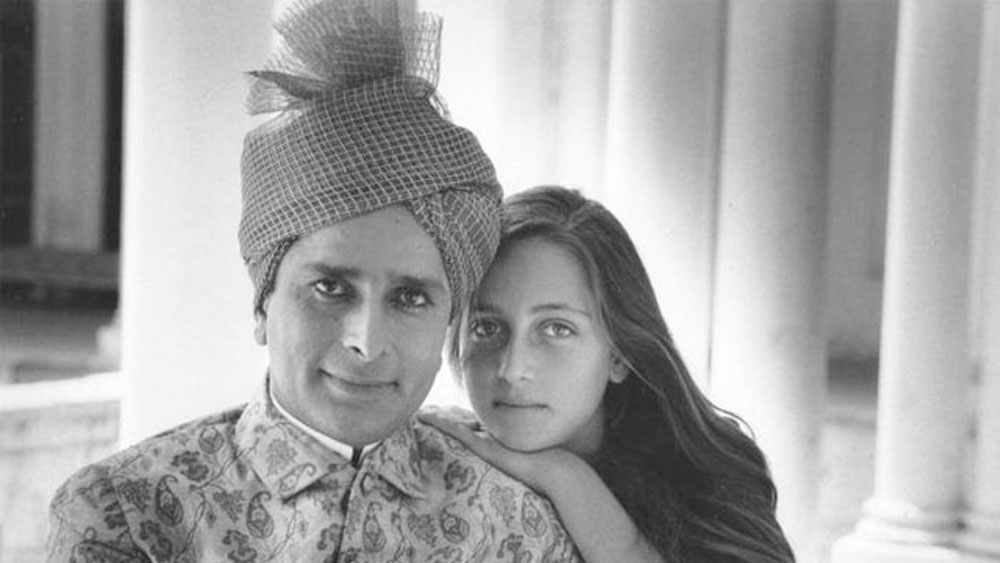 ১৯৫৮ সালে মালয়েশিয়ায় একটি শো করতে গিয়েছিলেন শশী ও তাঁর স্ত্রী জেনিফার। কিন্তু কোনও কারণে সেই শো বাতিল হয়ে যায়। শো করে ফিরে তাঁরা বিয়ে করতে চেয়েছিলেন। কিন্তু টাকার অভাবে ফিরতে পারছিলেন না। পরে রাজ কপূর টিকিট কেটে তাঁদের দেশে ফিরিয়ে এনেছিলেন। মুম্বই ফিরে বিয়ে করেছিলেন শশী ও জেনিফার। তাঁদের তিন সন্তান— কুণাল, কর্ণ এবং সঞ্জনা কপূর।