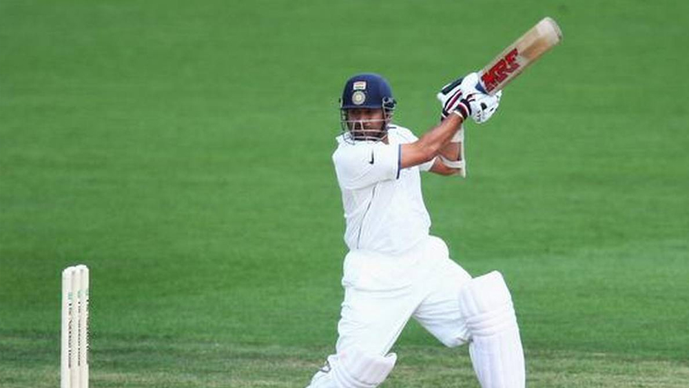 রেকর্ড সমার্থক সচিনের সঙ্গে। একমাত্র ক্রিকেটার হিসেবে ২০০ টেস্ট খেলেছেন তিনি। টেস্টে সবচেয়ে বেশি, ১৫৯২১ রান করেছেন। টেস্টে সবচেয়ে বেশি সেঞ্চুরি (৫১) ও হাফ-সেঞ্চুরির (৬৮) রেকর্ডও সচিনের। নিউজিল্যান্ডের বিরুদ্ধেও যথারীতি ধারাবাহিক থেকেছেন সচিন।