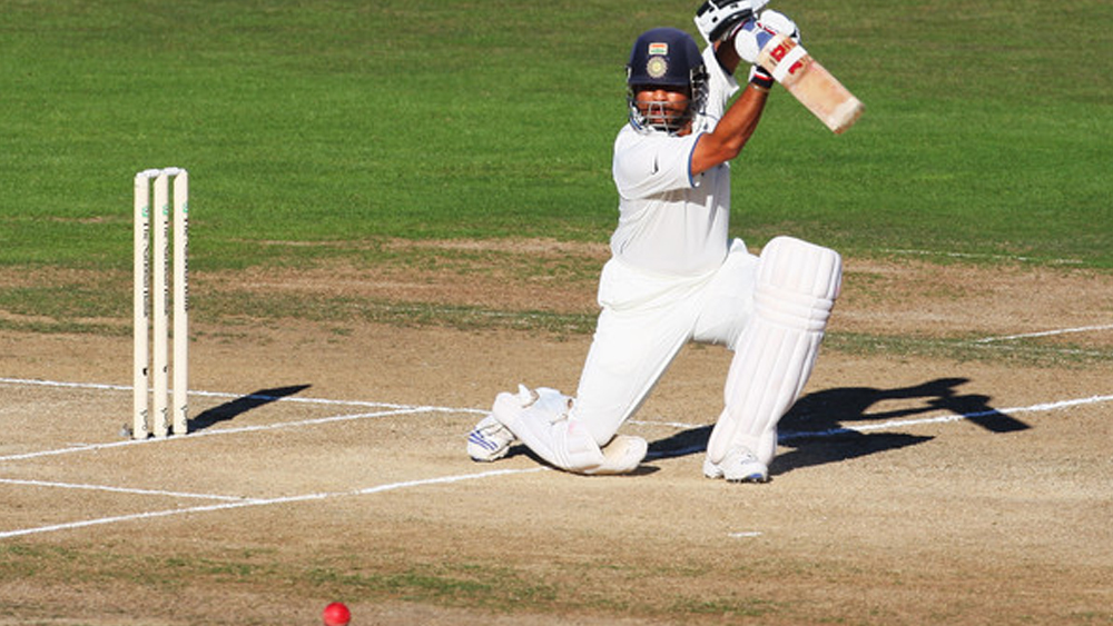 নিউজিল্যান্ডের বিরুদ্ধে তাঁর প্রথম সেঞ্চুরি আসে ১৯৯৮ সালের ওয়েলিংটনে। সচিন করেছিলেন ১১৩। দ্বিতীয় সেঞ্চুরি আসে ১৯৯৯ সালে মোহালিতে। ১২৬ রানে অপরাজিত ছিলেন তিনি। সেই সিরিজেই আমদাবাদে করেছিলেন ২১৭। ২০০৯ সালে হ্যামিল্টনে তাঁর ব্যাটে আসে ১৬০ রান। সেটাই কিউয়িদের বিরুদ্ধে তাঁর শেষ টেস্ট সেঞ্চুরি।