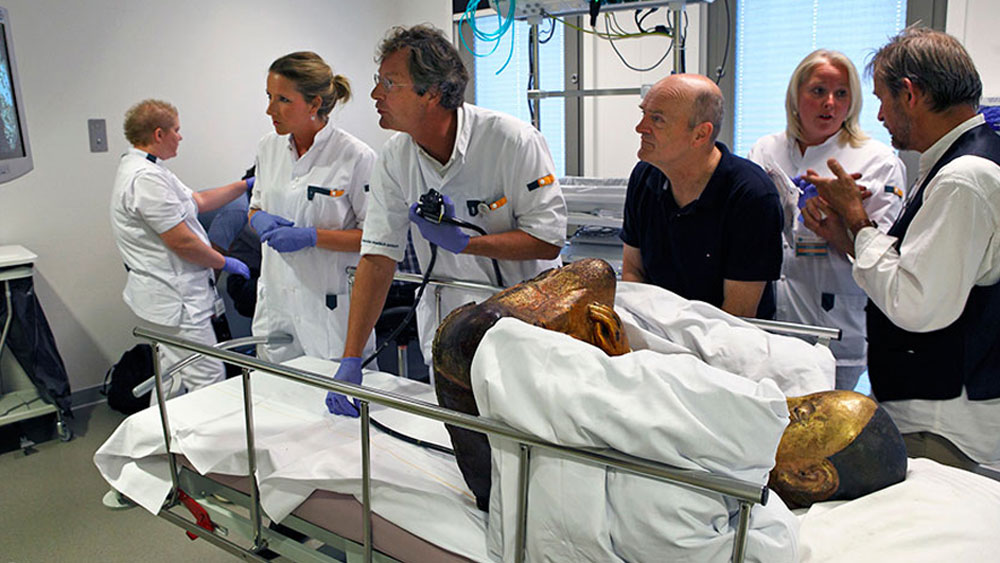 ওই বৌদ্ধ মূর্তির মধ্যে যে এক মানবদেহ আছে, তা মুখেমুখে প্রচলিত থাকলেও, বিজ্ঞানীরা এতদিন তার সত্যাসত্য জানতেন না। প্রাচীন এই রহস্যের উপর আলোকপাত করার জন্যই মিউজিয়াম থেকে ওই বৌদ্ধ সন্ন্যাসীর মূর্তিকে হাসপাতালে নিয়ে আসা হয়।