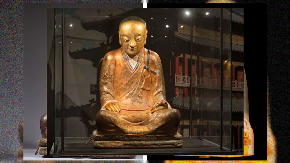 ওই সন্ন্যাসীর দেহে অঙ্গ-প্রত্যঙ্গ অবশ্য কিছুই ছিল না। পরিবর্তে তাঁর দেহের ভিতরে বৌদ্ধ ভাষায় লেখা কাপড় ভরা ছিল। কী ভাবে তাঁর দেহ থেকে সমস্ত অঙ্গ বার করে নেওয়া হল, কী ভাবে তাঁর মমি তৈরি হল তা এখনও রহস্যই রয়েছে। বিস্তর গবেষণাও চলছে এ নিয়ে।