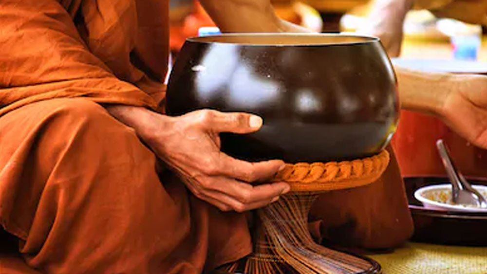 বইতে দাবি করা হয়েছে, এটা খুব ধীর গতির প্রক্রিয়া। তাঁরা খাদ্যতালিকায় চাল, গম, সোয়াবিন জাতীয় কোনও বস্তু রাখতেন না। পরিবর্তে বাদাম, বেরি, গাছের ছাল খেতেন। এতে নাকি ক্রমে তাঁদের শরীরের চর্বি গলে যেত এবং শরীর আর্দ্রতা হারিয়ে ক্রমশ শুষ্ক হয়ে উঠত।