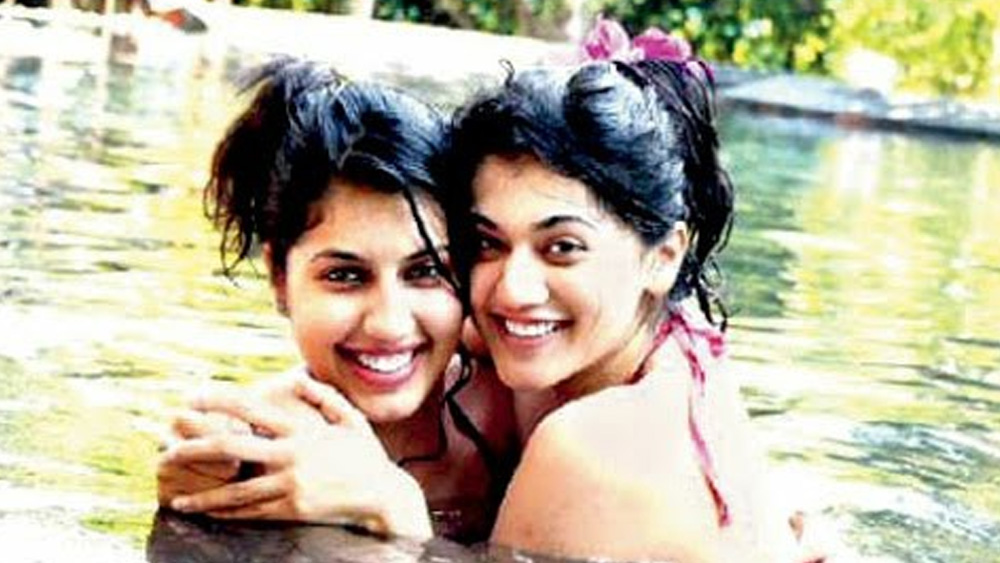 আদরের বোনকে প্রায়ই দুর্মূল্য উপহার দেন তাপসী। গত বছর জুলাইয়ে তিনি বোনকে জিপ কম্পাস উপহার দেন। মহার্ঘ্য এই এসইউভি-র দাম প্রায় ২২ লক্ষ টাকা।