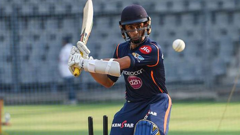 সিদ্ধেশ লাড: আইপিএলে খেলার অভিজ্ঞতা অবশ্য সুখের হয়নি সিদ্ধেশের। সেই ম্যাচে তিনি করেন মাত্র ১৫। তার পর আর সুযোগ পাননি প্রথম এগারোয়। তবে মুম্বই ইন্ডিয়ান্স তাঁকে ওপেনার হিসেবেই ব্যবহার করতে চেয়েছিল। কলকাতাও যদি তাঁকে ওপেনার হিসেবে ভেবে নেয়, সুবিধাই হবে।