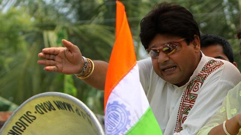 ২০০৯ সালে তৃণমূলের টিকিটে কৃষ্ণনগর থেকে জিতে সাংসদ হয়েছিলেন তিনি। ২০১৪ সালে জুন মাসে কৃষ্ণনগরের অন্তর্গত নাকাশিপাড়ার হরনগর গ্রামে নিহত এক তৃণমূল কর্মীর স্মরণসভায় গিয়ে তিনি বিরোধীদের উদ্দেশে কুমন্তব্য করেন।তাঁর এই কুমন্তব্যের পর রাজ্য জুড়ে সমালোচনার মুখে পড়তে হয় তাঁকে।