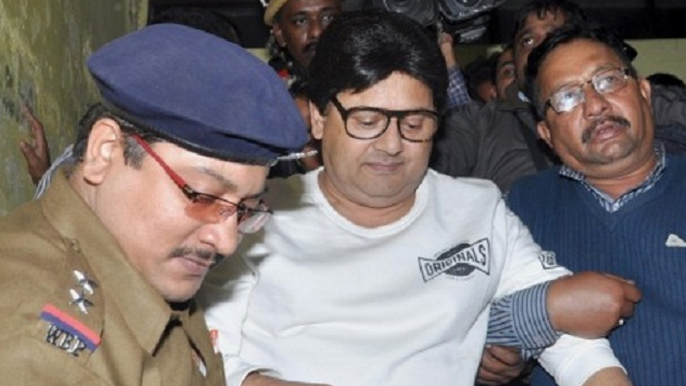 রোজভ্যালি সংক্রান্ত আর্থিক দুর্নীতি মামলায় ২০১৬ সালের ৩০ ডিসেম্বর গ্রেফতার করা হয় কৃষ্ণনগরের সাংসদ তাপস পালকে। পর দিনই তাঁকে নিয়ে যাওয়া হয়েছিল ওড়িশায়।