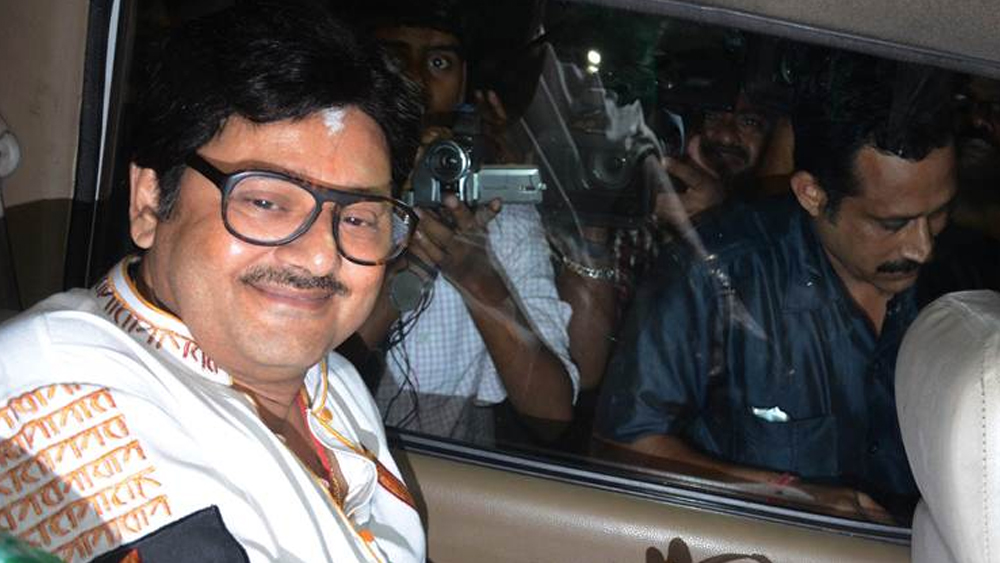 মেয়ে সোহিনী পালের সঙ্গে দেখা করতে গত ২৮ জানুয়ারি তিনি মুম্বই গিয়েছিলেন। সেখানেই একটি বেসরকারি হাসপাতালে ভর্তি করা হয় তাঁকে।