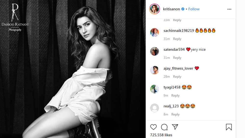 ডাব্বুর ফোটোগ্রাফিতে মোহময়ী লাগছে আর এক নায়িকা কৃতী শ্যাননকেও। সাদা-কালো সেই ছবি শেয়ার করেছেন কৃতীও, নিজের প্রোফাইলে। ‘লাইক’ পৌঁছেছে সাত লক্ষেরও বেশি। পাশাপাশি, এসেছে মুগ্ধ ভক্তদের অসংখ্য মন্তব্যও।