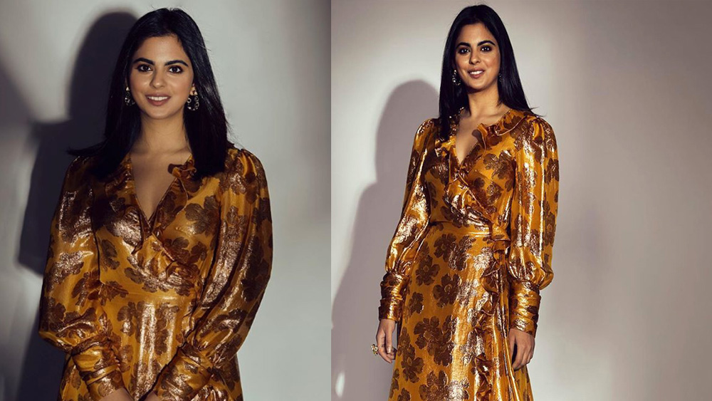 সম্প্রতি  ইশাকে দেখা গিয়েছে মার্কিন ডিজাইনার মোনিক লুলিয়ের-এর তৈরি মেটালিক ফ্লোরাল ড্রেসেও।