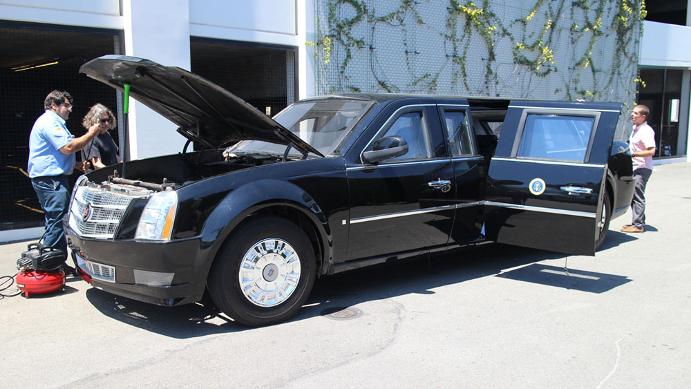 বডি: গাড়ির বডি তৈরি হয়েছে স্টিল, টাইটেনিয়াম, অ্যালুমিনিয়াম এবং সেরামিকস‌্-এর কম্বিনেশনে। যা পাঁচ ইঞ্চি মোটা এবং অত্যন্ত শক্ত।