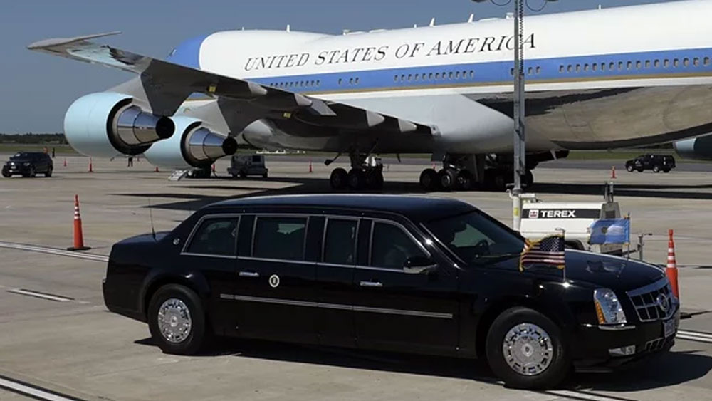 টায়ার এবং কাঠামো: ছোটখাটো প্রতিটা বিষয়ের উপরই নজর দেওয়া হয়েছে। স্টিল রিমের এই টায়ার কখনও ফাটবে না। আর যদি তা কখনও ঘটে থাকে, অর্থাৎ টায়ার যদি ফেটেও যায়, তা হলেও গাড়ি চালাতে চালকের কোনও অসুবিধা হবে না। এমন প্রযুক্তিতেই তৈরি করা হয়েছে টায়ার। গাড়ির পুরো কাঠামোতেই স্টিল রয়েছে, যা বোমা এবং মাইন থেকে গাড়িকে রক্ষা করবে।