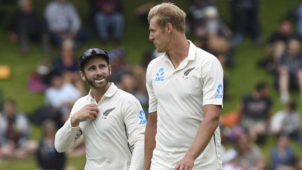 কিউয়ি পেসারদের মধ্যে সেরা অবশ্যই অভিষেককারী জেমিসন। দীর্ঘকায় পেসার এ দিন নিলেন পূজারা, কোহালি ও বিহারির উইকেট। ১৪ ওভার হাত ঘুরিয়ে দিয়েছেন ৩৮ রান। অধিনায়ক কেন উইলিয়ামসনকে স্বস্তি দিয়েছেন তিনি। বুঝতে দেননি নীল ওয়াগনারের অভাব।