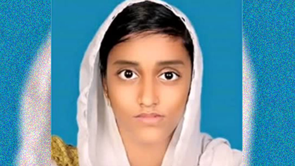 সঙ্গে সঙ্গে কান্নায় ভেঙে পড়েছিলেন জ্যাসমিন এম মুসা। তিনি যে বিয়ের জন্য একেবারেই প্রস্তুত নন, তা বারবার বাড়ির লোককে জানিয়েও কোনও ফল মেলেনি।