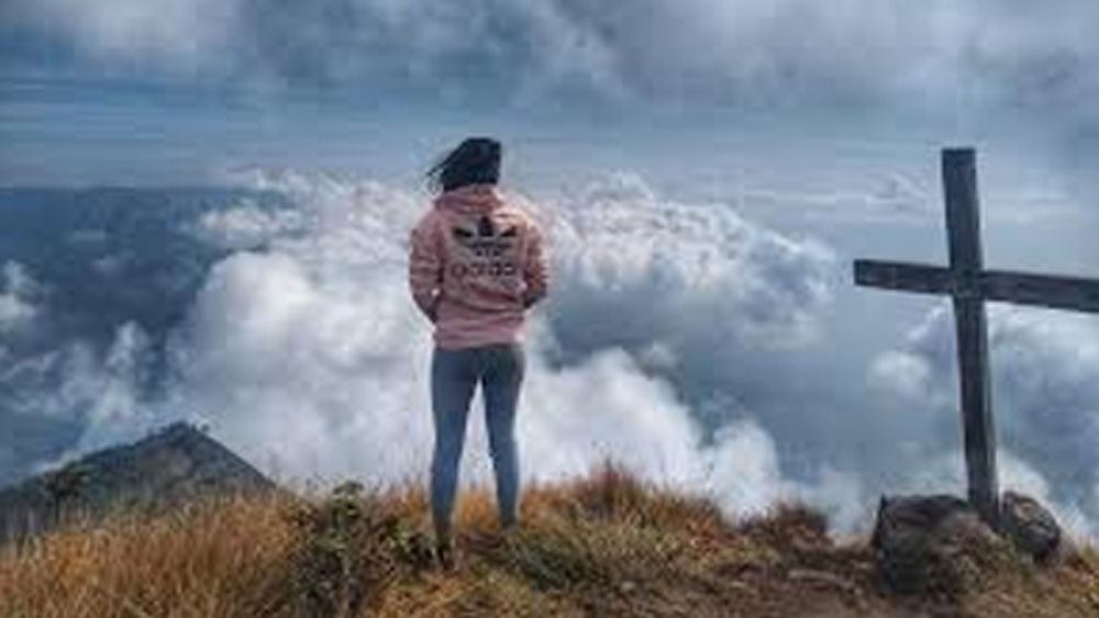 কিন্তু জ্যাসমিন স্বামীর বিরুদ্ধে গার্হস্থ্য হিংসার মামলা করেন। পুলিশ তাঁর স্বামীকে গ্রেফতারও করে। প্রচণ্ড ট্রমায় ছিলেন জ্যাসমিন। বিদেশে চলে যেতে চেয়েছিলেন। কিন্তু পরিবারের লোকজন তাঁকে সেটা করতে দেননি। পাসপোর্ট পুড়িয়ে দেন।