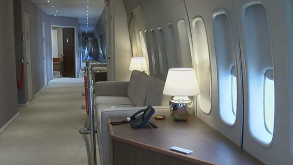 প্রেসিডেন্ট ডোনাল্ড ট্রাম্প এ বার বোয়িং‌ ৭৪৭-৮০০ সিরিজের প্রেসিডেন্সিয়াল বিমান আনতে চলেছেন। যা আরও আধুনিক এবং বিলাসবহুল হবে।