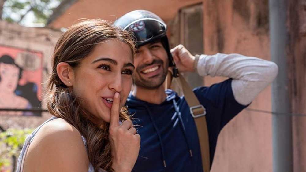 কো-স্টার কার্তিক আরিয়ানের সঙ্গে ‘লভ আজ কাল’ ছবিতে সারা আলি খানকে সম্প্রতি দেখা গিয়েছে। এর পর ডেভিড ধওয়নের ‘কুলি নম্বর ১’ ছবিতে বরুণ ধওয়নের বিপরীতে তাঁকে দেখতে পাবেন ভক্তেরা।