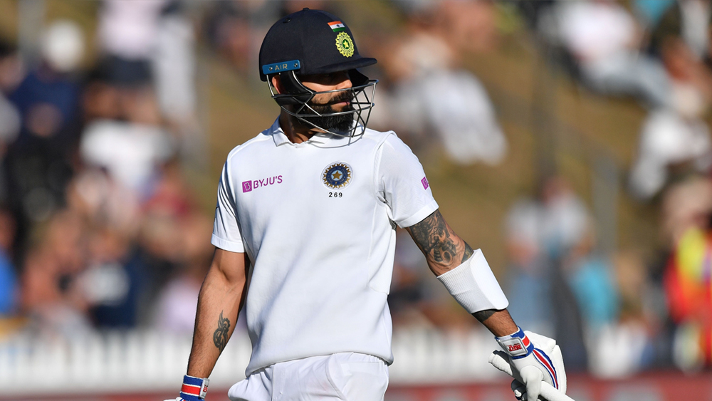 এ বার অবশ্যই বিরাট কোহালি। বোঝাই যাচ্ছে, ব্যাডপ্যাচ চলছে। কিন্তু তাঁর ব্যাটে রান জরুরি। অতীতেও দুঃসময় কাটিয়ে ফিরে এসেছিলেন তিনি। এ বারও নিশ্চয়ই আসবেন। আর সেটা ক্রাইস্টচার্চে ২৯ ফেব্রুয়ারি থেকে সিরিজের শেষ টেস্টে হলেই ভাল। না হলে দ্বিতীয় টেস্টেও ঘুরে দাঁড়ানো মুশকিল।