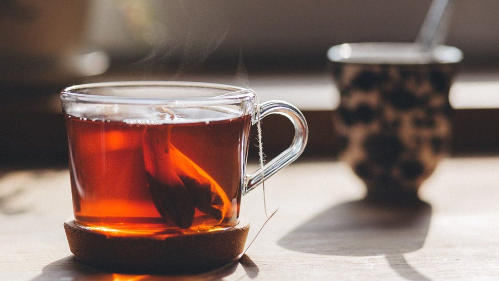 চা কফির লাইভ কাউন্টারে হাজির বিশ্বের সেরা সুগন্ধের চা ও কফি। রকমারি চা সম্ভারের মধ্যে সাজানো আমেরিকান, ইংলিশ, দার্জিলিং, অসম, আর্ল গ্রে এবং গ্রিন অ্যান্ড লেমন টি।