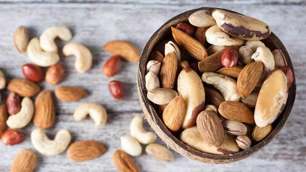 ড্রাই ফ্রুটস-এর মধ্যে থাকছে রোস্টেড আমন্ড, কাজুবাদাম, অ্যাপ্রিকট এবং খেজুর।