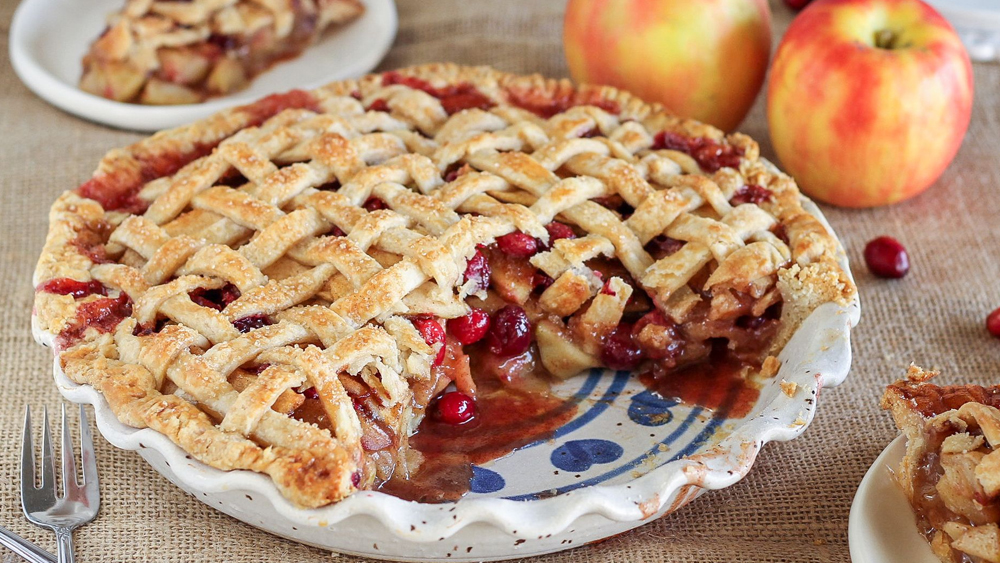 ডোনাল্ড ট্রাম্প, তাঁর স্ত্রী মেলানিয়া, কন্যা ইভাঙ্কা এবং অন্যান্য অভ্যাগতর জন্য সাজানো মেনুতে ডেজার্টের মধ্যমণি অ্যাপল পাই।