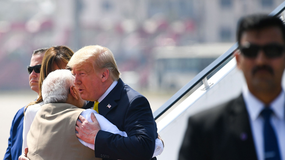 মার্কিন প্রেসিডেন্ট এবং প্রথম সারির নেতা ও তাঁদের পরিবারের নিরাপত্তা সুরক্ষিত করা সিক্রেট সার্ভিস-এর গুরুত্বপূর্ণ দায়িত্বগুলির মধ্যে একটি। স্থল, আকাশ এবং জলপথ, তিন মাধ্যমেই তাঁদের নিরাপত্তা সুনিশ্চিত করে এই মার্কিন সিক্রেট সার্ভিস।