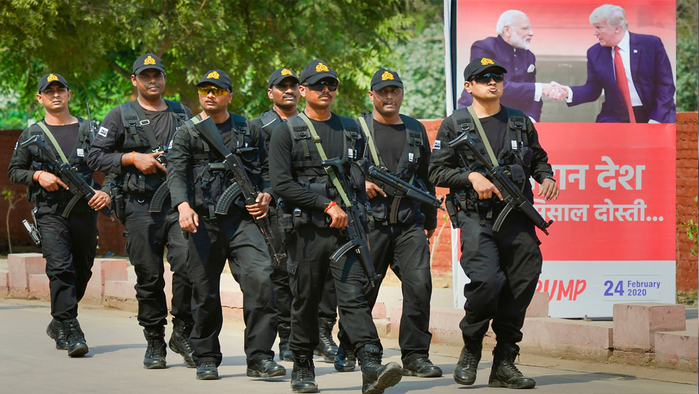 সাধারণত কোনও দেশে ট্রাম্পের সফরের তিন মাস আগেই পৌঁছে যান সিক্রেট সার্ভিসের প্রতিনিধিরা। এরপর সে দেশের পুলিশ, গোয়েন্দা এজেন্সি এবং স্থানীয় প্রশাসনিক আধিকারিকদের সঙ্গে আলোচনা করে তৈরি হয় নিরাপত্তার ফুলপ্রুফ পরিকল্পনা।