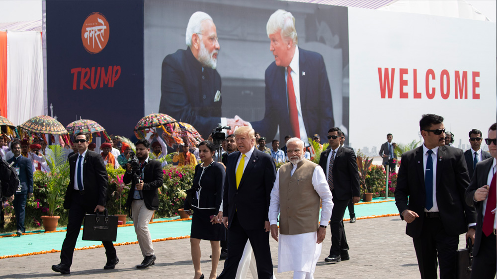 এই গ্রাউন্ড সিকিউরিটি রিপোর্ট তৈরির দায়িত্বে থাকেন সিআইএ-এর দুঁদে অফিসার। যে দেশে ট্রাম্প সফর করবেন, সে দেশের গোয়েন্দাদের সঙ্গে কথা বলে সিআইএ-এর তরফে গ্রাউন্ড সিকিয়োরিটি রিপোর্ট তৈরি করা হয়।