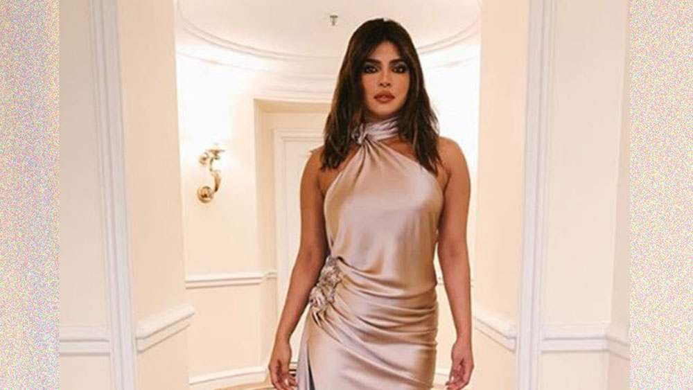 আন্তর্জাতিক স্তরে নিজেকে প্রতিষ্ঠা করে ফেলেছেন প্রিয়ঙ্কা চোপড়া। অভিনয় দক্ষতায় বলিউড ছাড়িয়ে হলিউডেও ছাপ ফেলেছেন তিনি। কিন্তু অনেকেই জানেন না, প্রিয়ঙ্কা চোপড়ার উত্থানও সেই দক্ষিণী ছবির হাত ধরেই।