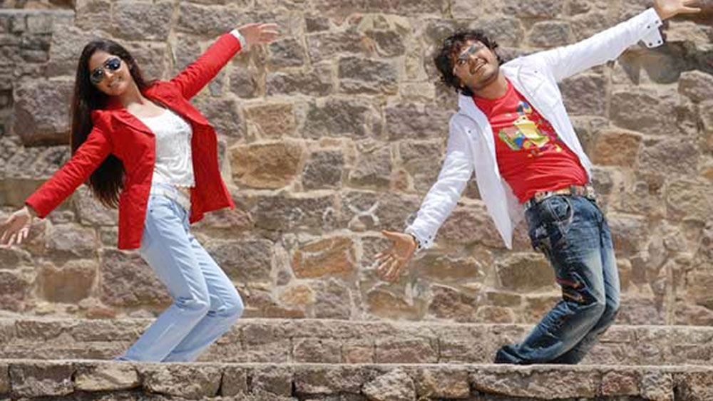 ২০১০ সালে কন্নড় ছবি ‘উল্লাসা উত্সাহ’ ছিল বলিউড অভিনেত্রী ইয়ামি গৌতমের ডেবিউ ফিল্ম। বক্স অফিসে পুরোপুরি মুখ থুবড়ে পড়েছিল সেই ছবি। তবে অভিনয়ের জন্য ইয়ামি পজিটিভ সাড়া পেয়েছিলেন।