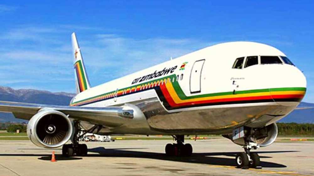 বোয়িং ৭৬৭-২০০ইআর: সব মিলিয়ে মোট ৪০ জনের বসার ব্যবস্থা রয়েছে এই বিমানে। জিম্বাবোয়ের প্রেসিডেন্টের জন্য নির্মিত এই বিমান বানাতে খরচ হয়েছে আনুমানিক ২৫ কোটি ডলার। জিম্বাবোয়ে আফ্রিকার প্রথম ১০ ধনী দেশের তালিকাতেও নেই। অথচ সেই দেশের প্রেসিডেন্টের ব্যক্তিগত বিমানের জন্য এই বিশাল অঙ্কের টাকা খরচ করায় বিতর্কও হয়েছিল।