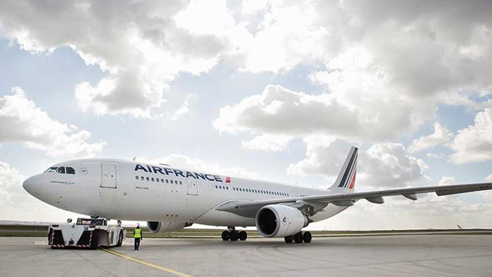 এয়ারবাস এ৩৩০-২০০: ফ্রান্সের প্রেসিডেন্টের বিমান। বানাতে খরচ হয়েছে আনুমানিক ২৭ কোটি ডলার। সর্বোচ্চ গতিবেগ ঘণ্টায় ৯১৩ কিলোমিটার এবং যাত্রী নেওয়ার ক্ষমতা ২৫৩ জন। বিমানেই প্রেসিডেন্টের ব্যক্তিগত রান্নাঘর, বেডরুম আছে।