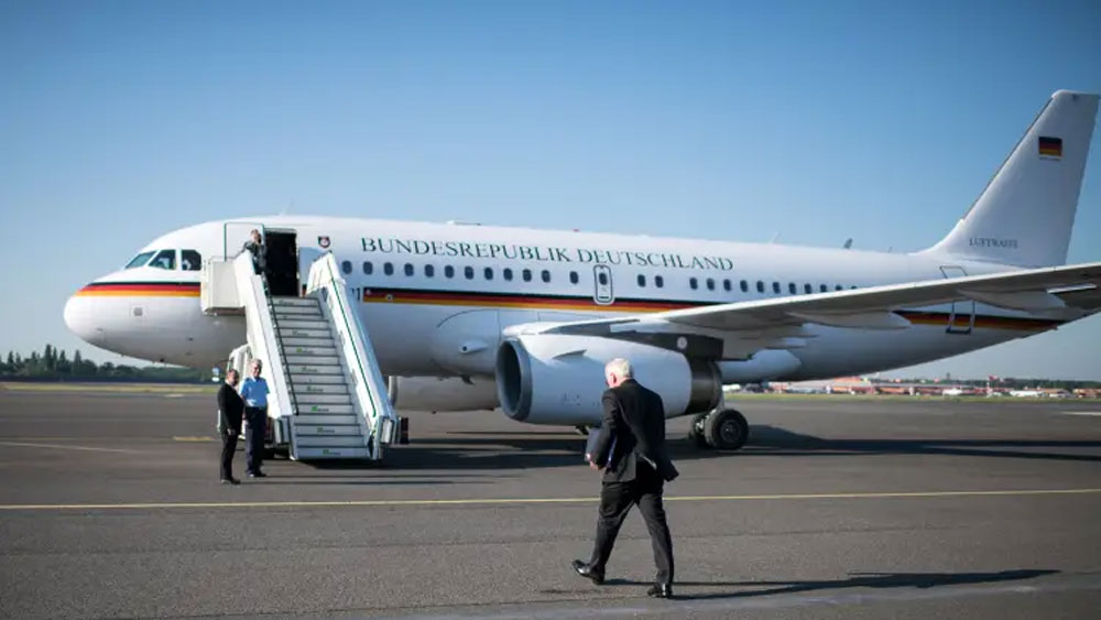 এয়ারবাস এ৩৪০-৩১৩এক্স ভিআইপি: মার্কিন প্রেসিডেন্টের এয়ারফোর্স ওয়ানের মতো জার্মানির এই বিমানেরও আলাদা নাম আছে। কনরাড অ্যাডেনর। এই বিমান বানাতে খরচ হয়েছে আনুমানিক ৩০ কোটি ডলার। সর্বোচ্চ গতিবেগ ঘণ্টায় ৯১২ কিলোমিটার।