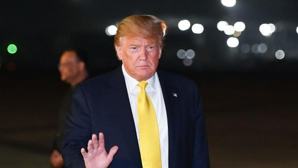 তার পরের বছর ট্রাম্পের মূল লক্ষ্য ছিল নিজের বিশাল ব্যবসা-ই। তবে আগের থেকে অনেক বেশি তিনি সরব হন তৎকালীন মার্কিন প্রেসিডেন্ট বারাক ওবামার সমালোচনায়।