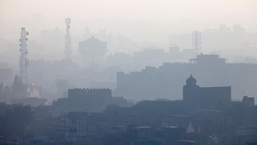 বাতাসে ভাসমান ধুলিকণার নিরিখে পশ্চিমবঙ্গের মহানগর ও শহরতলিগুলির বাতাসও যথেষ্ট দূষিত। শ্বাসনালী, ফুসফুসের ক্যানসার, হাঁপানির সমস্যায় ভুগতে শুরু করেছেন অনেকে।