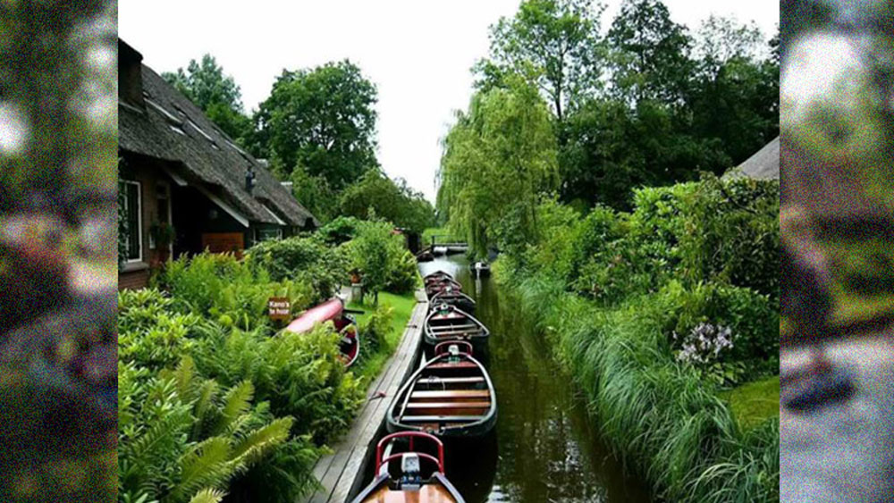 আর এই জলপথেই গ্রামের এক প্রান্ত থেকে অপর প্রান্তে পৌঁছে যান বাসিন্দারা। এর জন্য যে নৌকা ব্যবহার করা হয়, গ্রামের শান্ত পরিবেশ বজায় রাখতে তাতে নীরব ইঞ্জিন লাগানো থাকে।