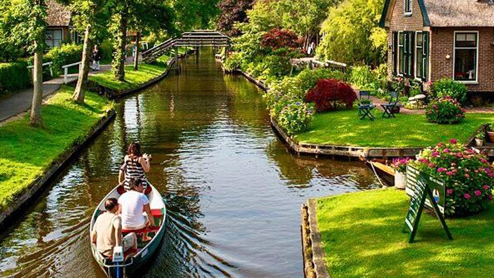 এই গ্রামের বিভিন্ন জায়গায় মাটির নীচে ছোট বড় ফাঁপা অংশ ছিল। গ্রামে মানুষ বসবাস শুরু করার পর, সেগুলি খুঁড়ে বার করতে শুরু করল।