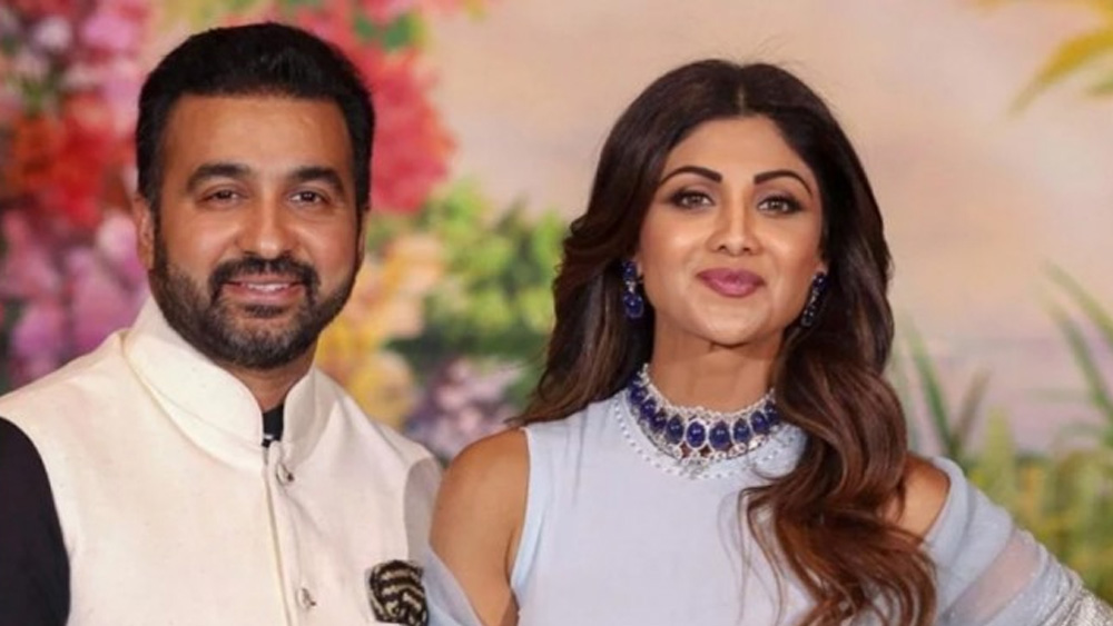 ২০০৯ সালে শিল্পপতি রাজ কুন্দ্রার সঙ্গে বিয়ে হয় শিল্পার। ২০১২-তে তাঁদের প্রথম সন্তান ভিয়ানের জন্ম হয়। তবে বহুদিন শিল্পার শখ ছিল কন্যাসন্তানের মা হওয়ার। এ বার সেই স্বপ্ন পূর্ণ হল।