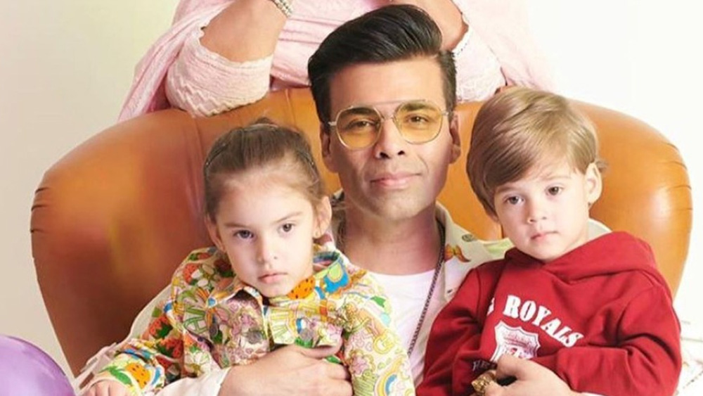 বলিউডে সিঙ্গল ফাদার ধারণাও বেশ ট্রেন্ডিং এখন। ২০১৭ সালে সারোগেসিতে যমজ সন্তানের বাবা হয়েছেন পরিচালক কর্ণ জোহর। তাঁর ছেলের নাম যশ এবং মেয়ের নাম রুহি।