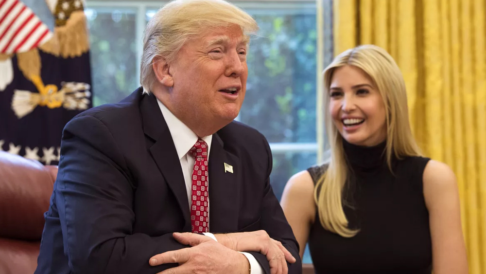 পড়াশোনার পরে ইভাঙ্কা কয়েক দিন অন্য সংস্থায় কাজ করেন। তারপর যোগ দেন ট্রাম্প অর্গানাইজেশনে। সেইসঙ্গে শুরু করেন নিজস্ব অ্যাকসেসরিজের ব্যবসা। বাবা ট্রাম্পের মতো ইভাঙ্কাও জনপ্রিয় টেলিভিশন ব্যক্তিত্ব।