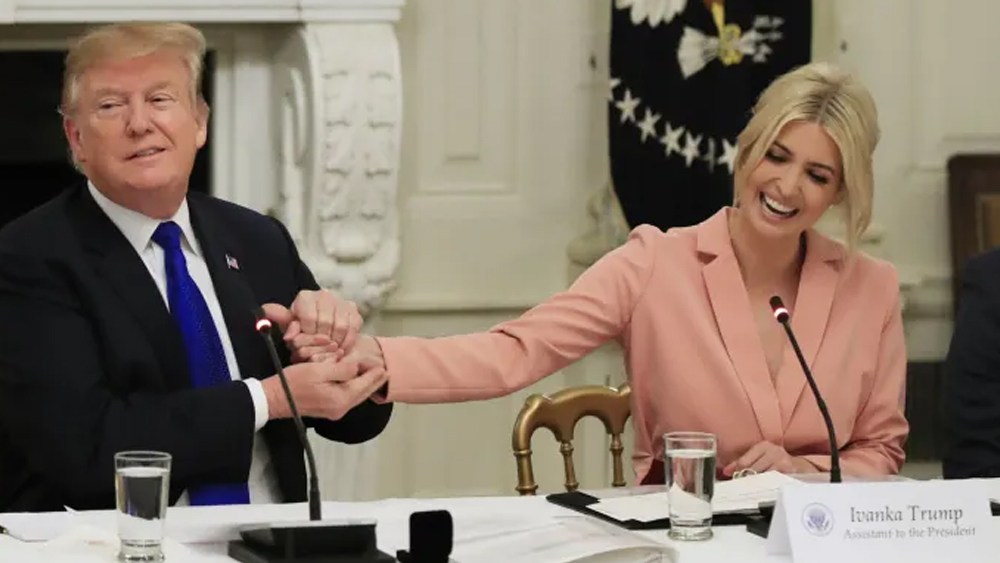 ২০১৭ সালের জানুয়ারি মাসে আমেরিকার ৪৫তম প্রেসিডেন্ট হিসেবে শপথ নেন ডোনাল্ড ট্রাম্প। তার আগে ট্রাম্প অর্গানাইজেশন থেকে ইস্তফা দেন তিনি এবং মেয়ে ইভাঙ্কা। পরে ইভাঙ্কা যোগ দেন মার্কিন প্রেসিডেন্টের উপদেষ্টা পদে।