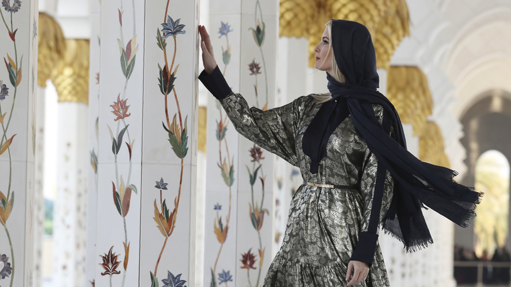 কলেজে পড়ার সময় ইভাঙ্কার সম্পর্ক ছিল ইনভেস্টমেন্ট ব্যাঙ্কার গ্রেগ হার্শের সঙ্গে। কিন্তু চার বছর পরে সে সম্পর্ক ভেঙে যায়। এরপর তাঁর জীবনে এসেছিলেন বিঙ্গো গুবেলমান। কিন্তু সেই সম্পর্কও চার বছরের বেশি দিন স্থায়ী হয়নি।